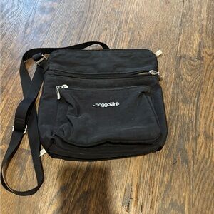 Baggallini Sleek Black Crossbody Bag
